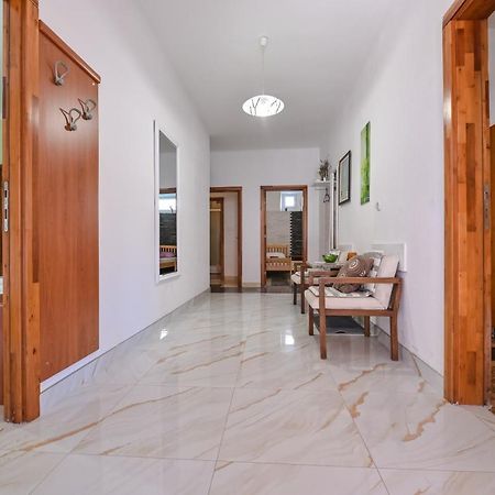 Apartments Smoky Novalja Ngoại thất bức ảnh