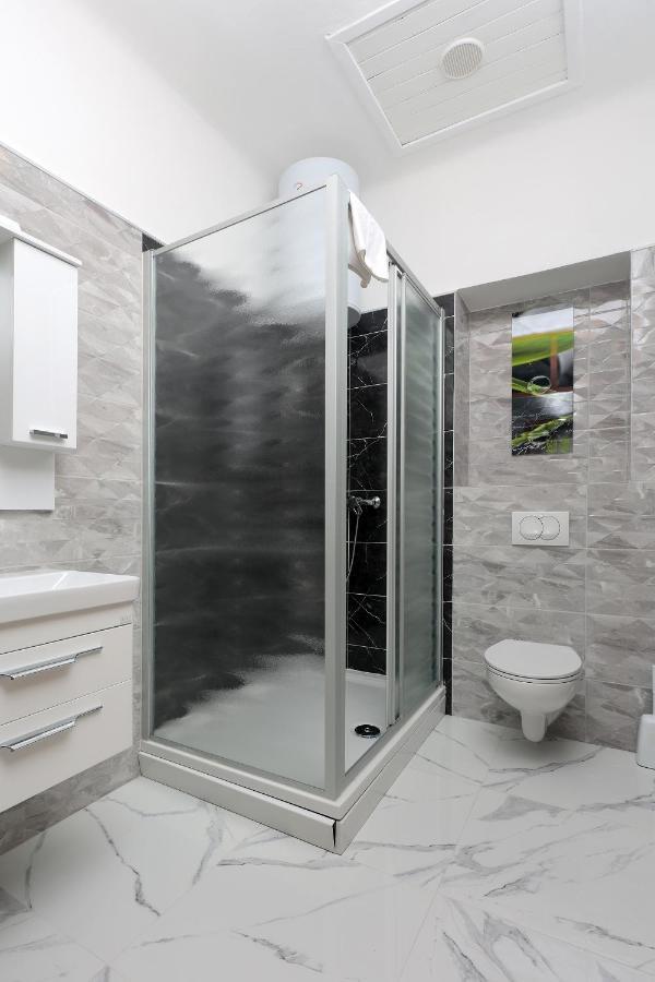 Apartments Smoky Novalja Ngoại thất bức ảnh