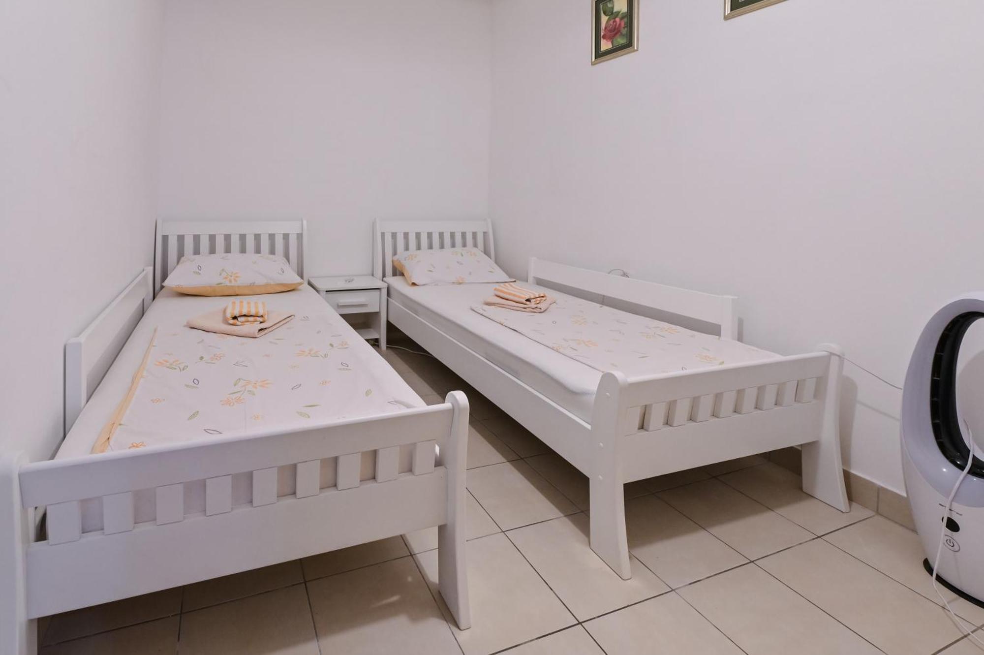 Apartments Smoky Novalja Phòng bức ảnh